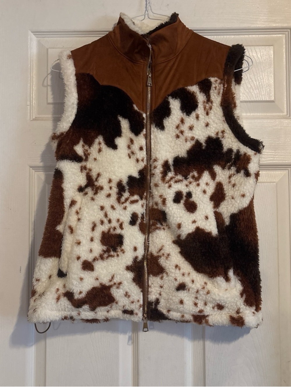 Girls' Brown & White Faux Shearling Cow Print Vest #fineclotheng #oldwets